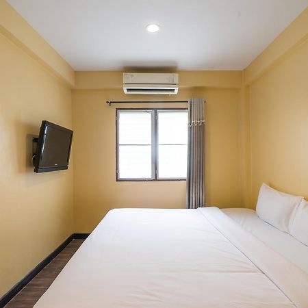 Hotel The Corner Ratchada Bangkok Esterno foto