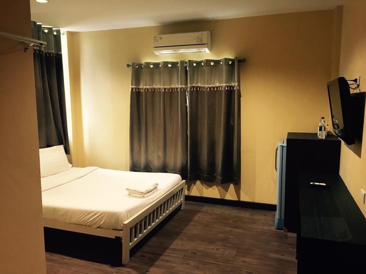 Hotel The Corner Ratchada Bangkok Esterno foto