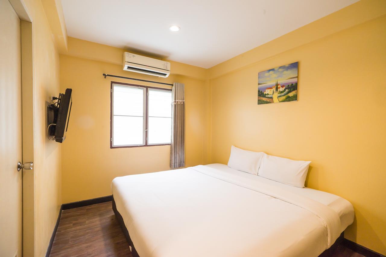 Hotel The Corner Ratchada Bangkok Esterno foto