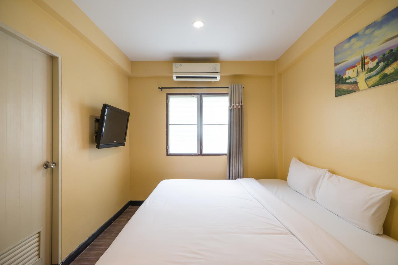 Hotel The Corner Ratchada Bangkok Esterno foto