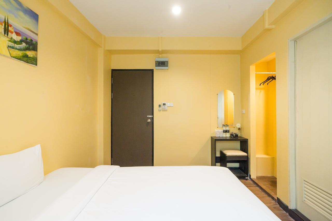 Hotel The Corner Ratchada Bangkok Esterno foto